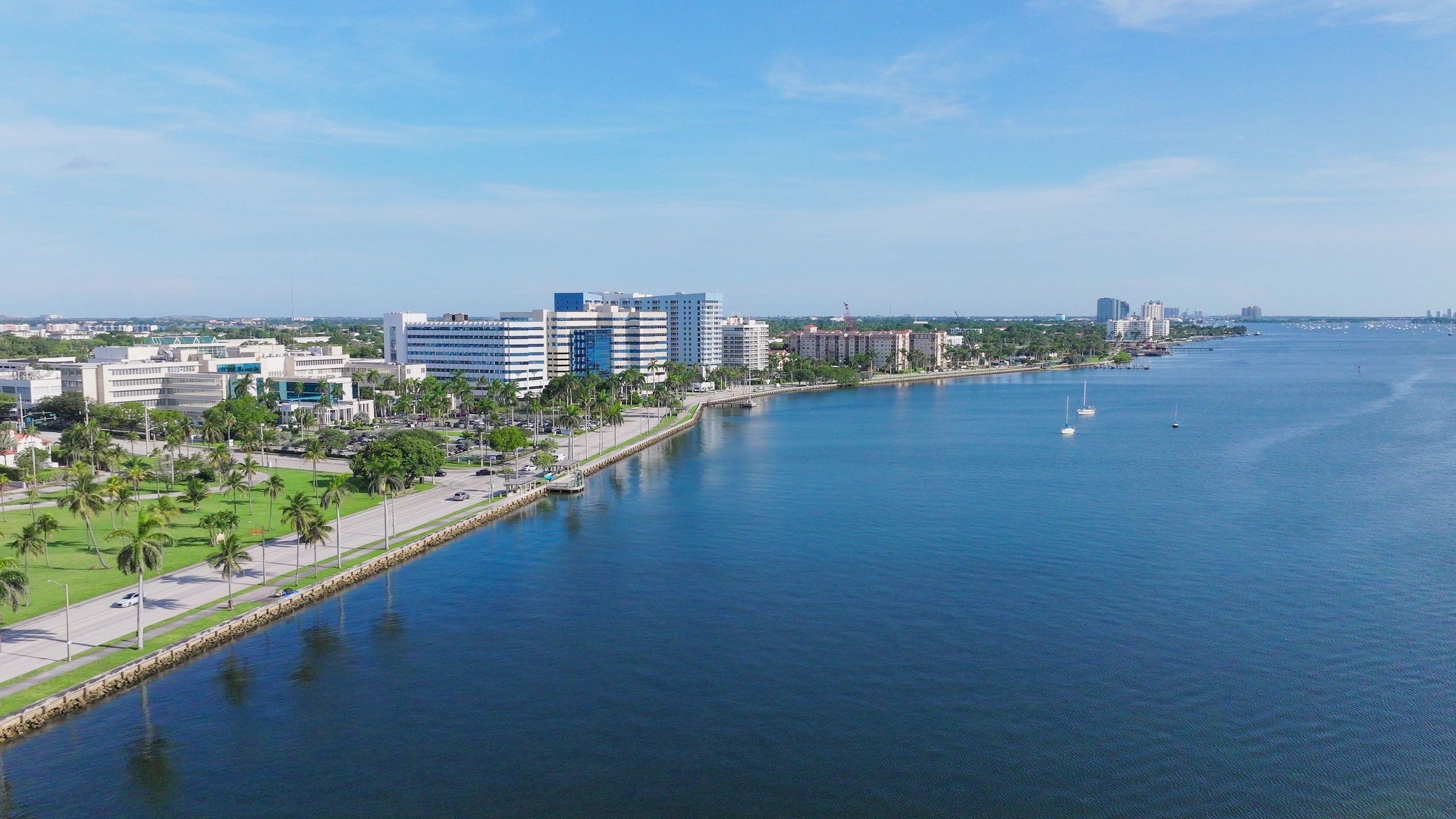Boats and waterfront scenery near Palm Beach